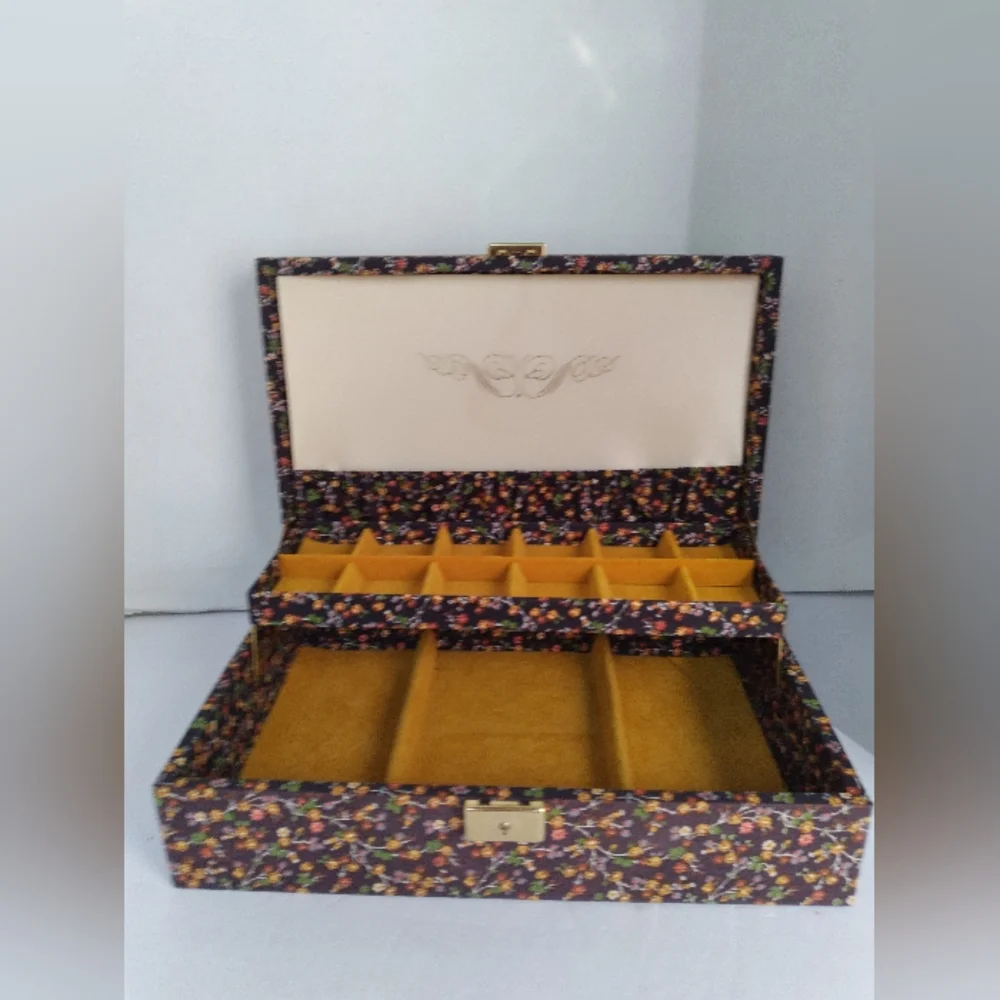 Vintage Floral Pattern Jewelry Box with Gold Lock and Velvet Interior Compartmen